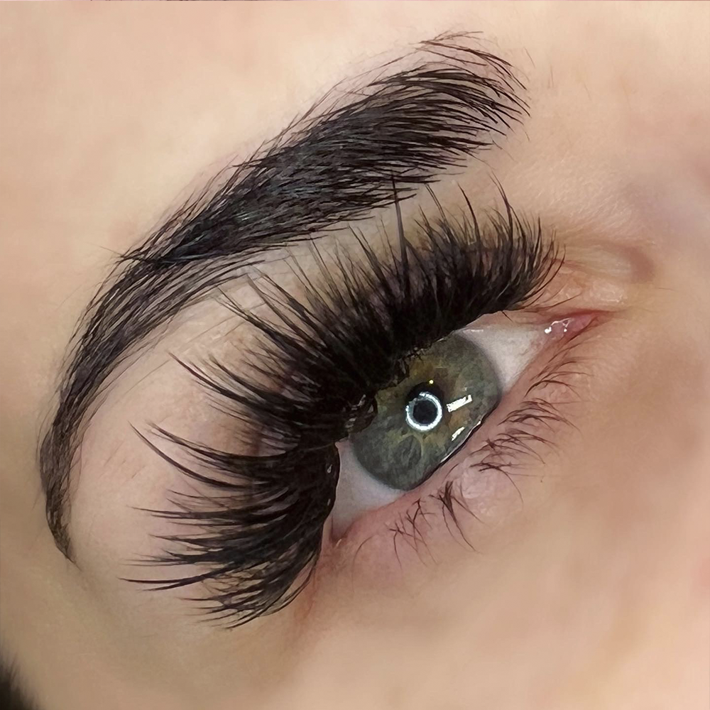A Full-Set of Volume Lash Extensions